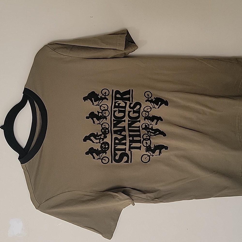 🔥 Stranger Things shirt 14/16 p2p 17 L25